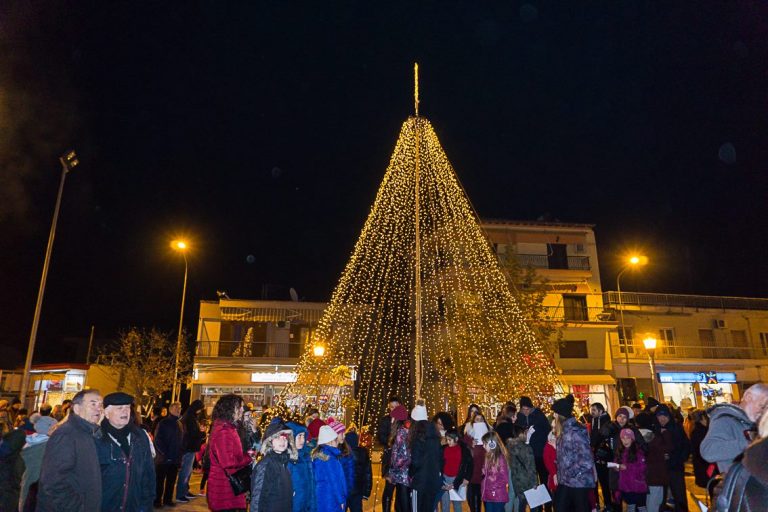 ΦΩΤΑΓΩΓΗΣΗ ΧΡΙΣΤΟΥΓΕΝΝΙΑΤΙΚΩΝ ΔΕΝΤΡΩΝ ΚΑΙ ΕΝΑΡΞΗ ΕΚΔΗΛΩΣΕΩΝ ΣΤΟ ΔΗΜΟ ΠΑΙΟΝΙΑΣ.