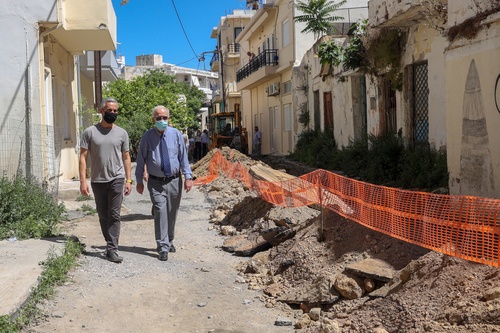 Στις εργασίες ανάπλασης γύρω από το Πολιτιστικό Κέντρο ο Δήμαρχος Ηρακλείου Βασίλης Λαμπρινός