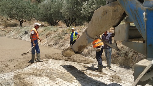 Νέες συμβάσεις για τσιμεντοστρώσεις αγροτικών δρόμων υπέγραψε ο Δήμαρχος Ηρακλείου Βασίλης Λαμπρινός