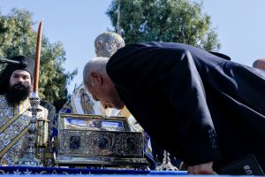 Ο Δήμαρχος Γιάννης Μώραλης στην υποδοχή της Αγίας Ζώνης στον Πειραιά